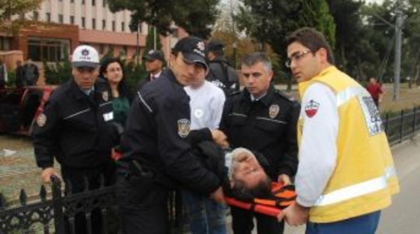 Otomobil Tramvay Yoluna U&ccedil;tu: 1 Yaralı