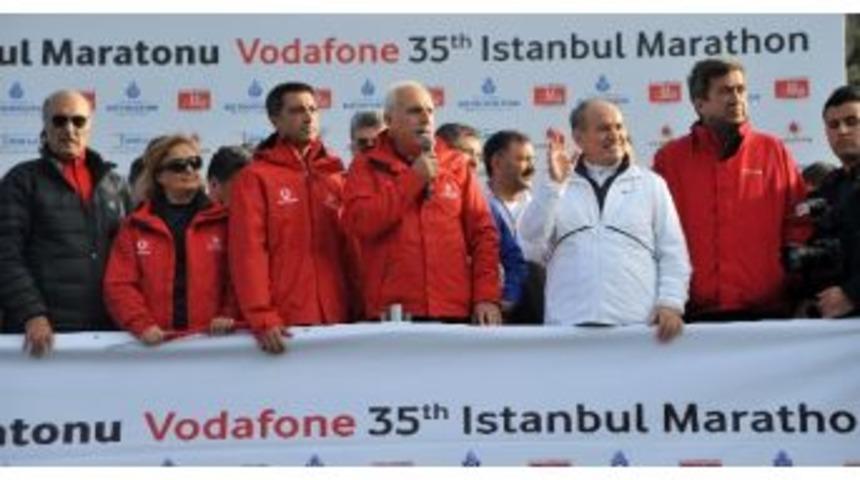 35. Vodafone İstanbul Halk Koşusu'nun Startını Kadir Topbaş Verdi