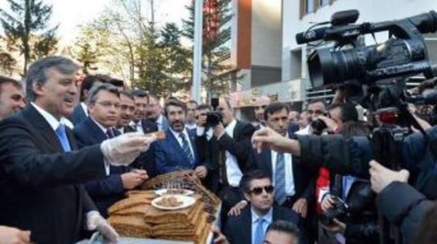 Cumhurbaşkanı G&uuml;l, Erzincan Ve G&uuml;m&uuml;şhane Ziyaretlerine İlişkin Fotoğrafları Takip&ccedil;ileriyle Paylaştı
