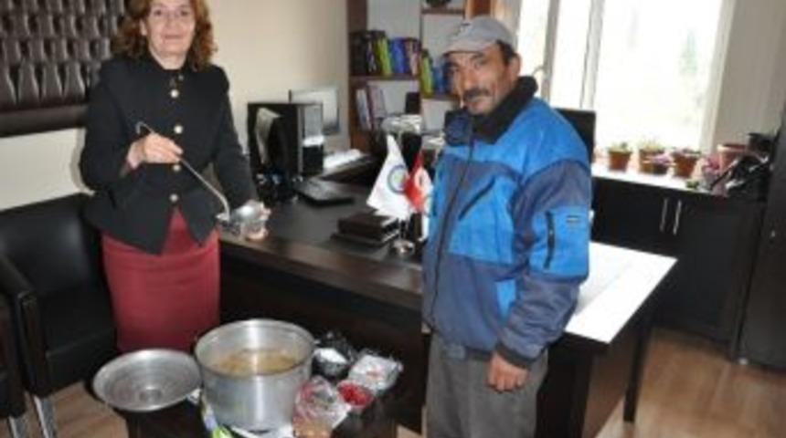 N&uuml;fus M&uuml;d&uuml;rl&uuml;ğ&uuml;nde Aşure Dağıtımı Yapıldı