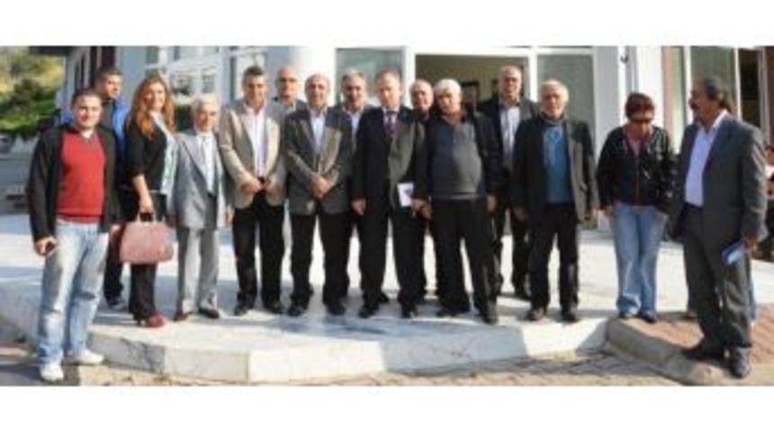 Ege Koop Genel Başkanı Aslan Aşure Dağıtımında Vatandaşlarla Bir Araya Geldi