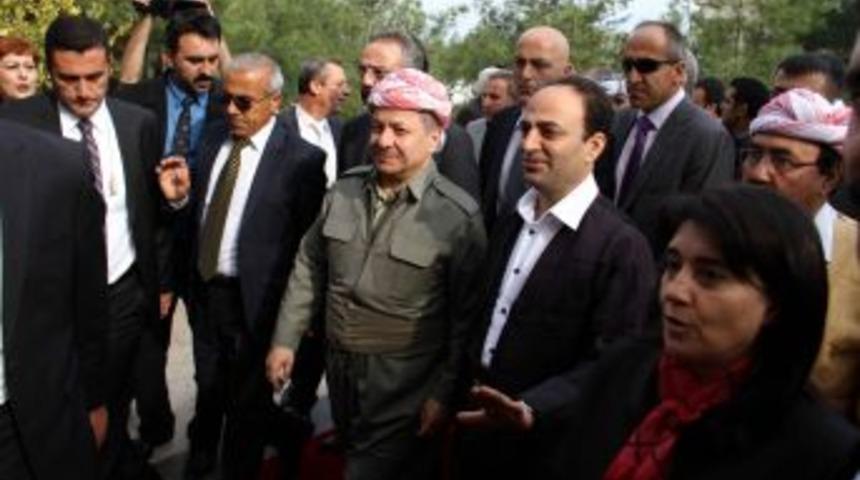 Baydemir, Barzani&rsquo;yi Y&ouml;resel Kıyafetle Karşıladı