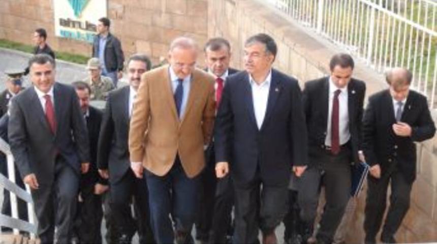 Milli Savunma Bakanı Yılmaz: Kasaptaki Ete Soğan Doğranmaz