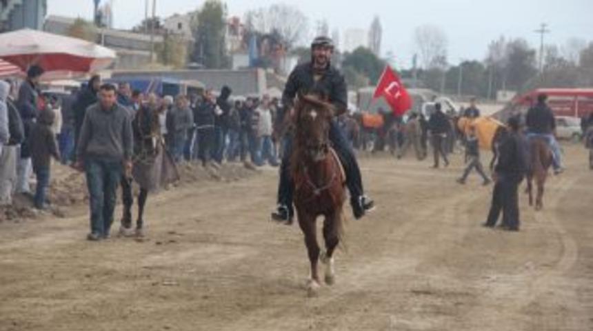 T&uuml;rkiye'nin Rahvan At&ccedil;ıları Bursa'da Buluştu, Atlar Hızla Koşturdu