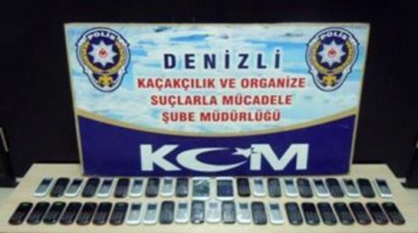 Denizli&rsquo;de G&uuml;mr&uuml;k Ka&ccedil;ağı 71 Cep Telefonu Ele Ge&ccedil;irildi