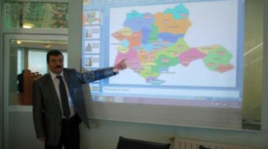 "Konya'da Yılda 4 Bin &Ouml;ğrenciye &Uuml;cretsiz Eğitim Veriyoruz"