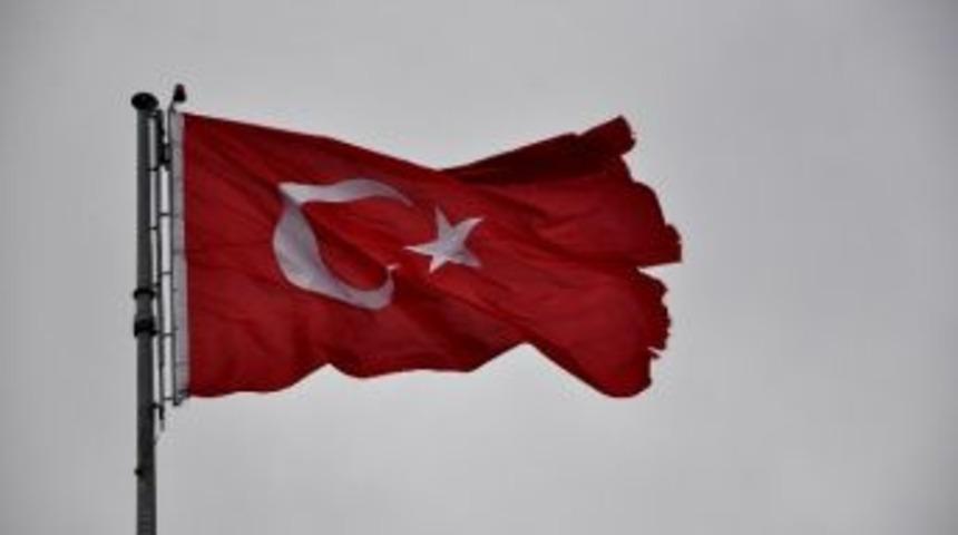 Kırklareli&rsquo;de Yırtılan T&uuml;rk Bayrağı Tepkiye Neden Oluyor