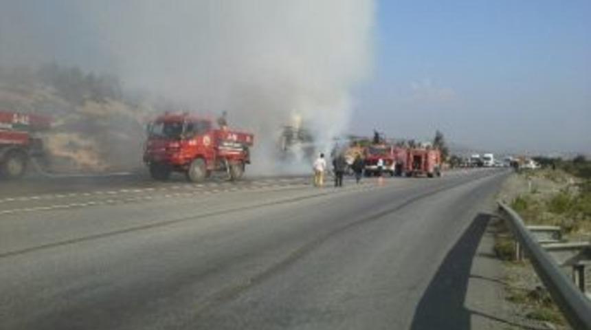 Ev Eşyası Taşıyan Tır K&uuml;le D&ouml;nd&uuml;