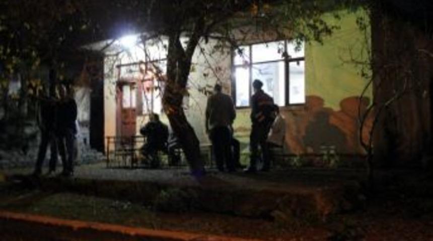 Kahvede tartıştığı kişiyi &ouml;ld&uuml;rd&uuml;