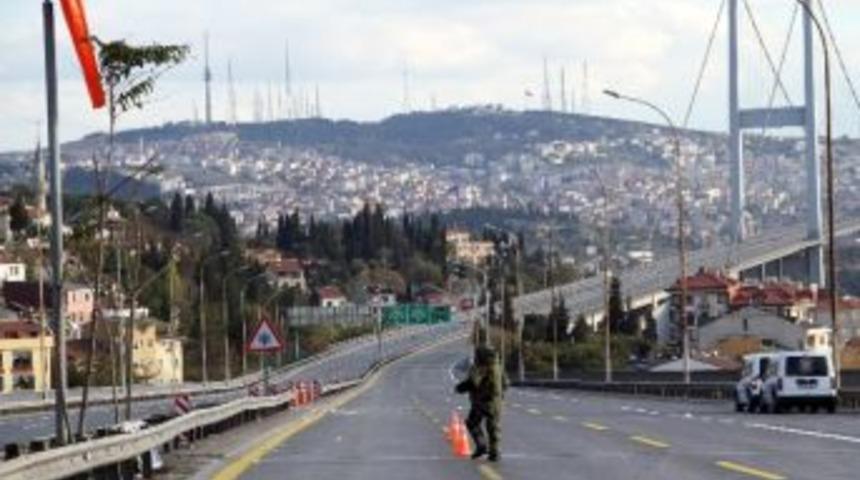 (&ouml;zel Haber) Boğaz K&ouml;pr&uuml;s&uuml; Girişi'nde Ş&uuml;pheli Poşet, Paniğe Neden Oldu