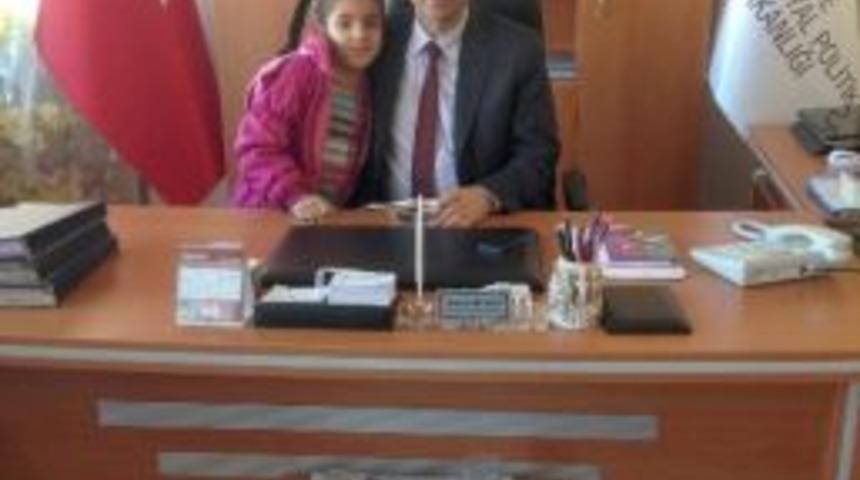 &Ccedil;ocuklardan Komşulara Aşure İkramı