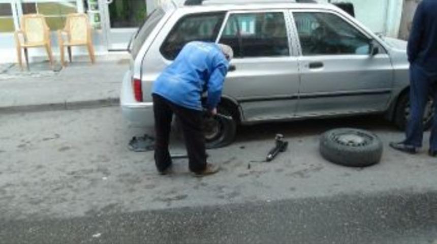 Ara&ccedil;ların Lastiklerini Kestiler