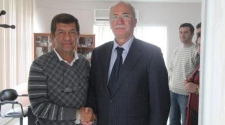 Başkan Akova&rsquo;dan Yeni Belediye Tabibi&rsquo;ne Ziyaret