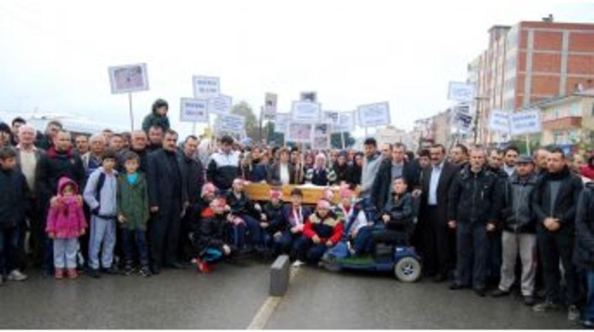 &Ouml;l&uuml;m Yolunda Tabutlu Eylem