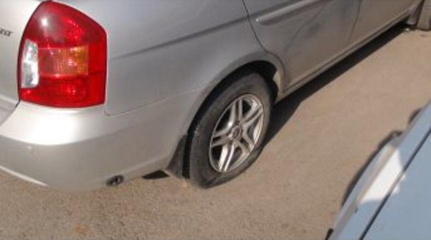 Bir Gecede 15 Aracın Lastiğini Kestiler