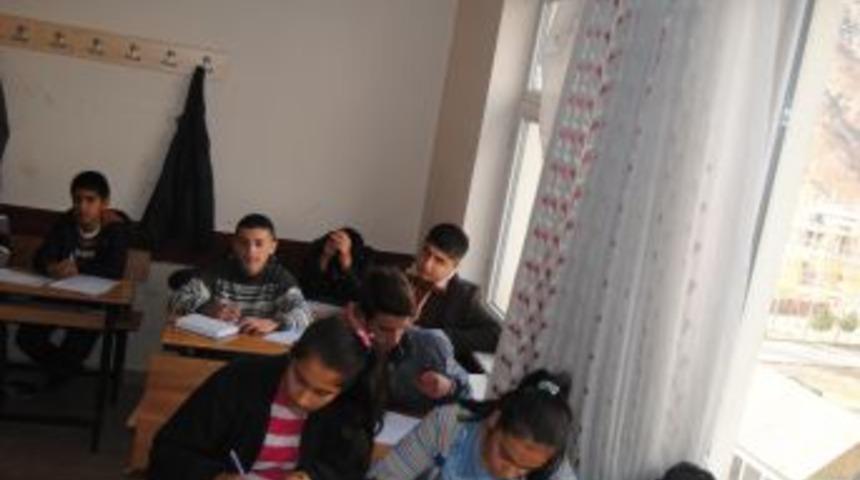 Hakkarili &Ouml;ğrenciler: Devlet Bizim &Ccedil;oban Olmamızı Mı Istiyor?