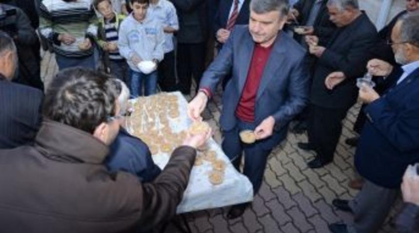 Başkan Aky&uuml;rek Aşure İkramında Bulundu