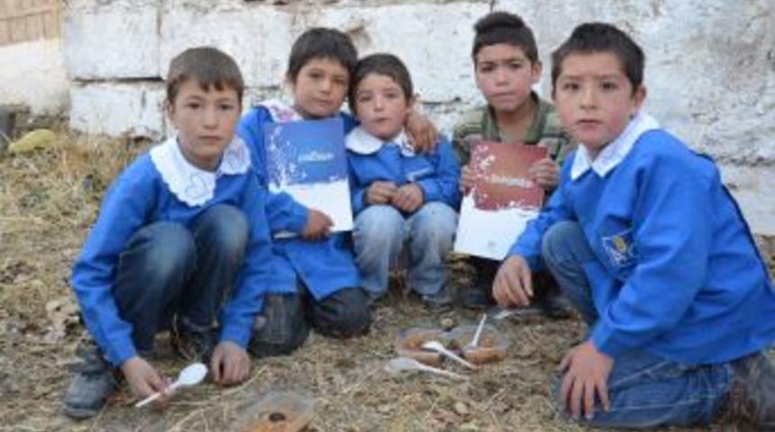 K&ouml;m&uuml;rc&uuml; K&ouml;y&uuml; Aşure Ile Toplandı