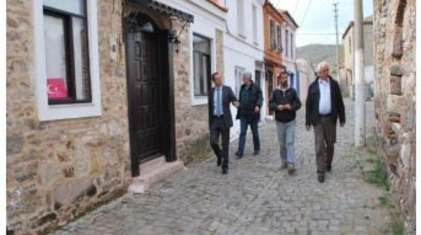 K&uuml;&ccedil;&uuml;kk&ouml;y&rsquo;de Parke Taşı Hamlesi S&uuml;r&uuml;yor