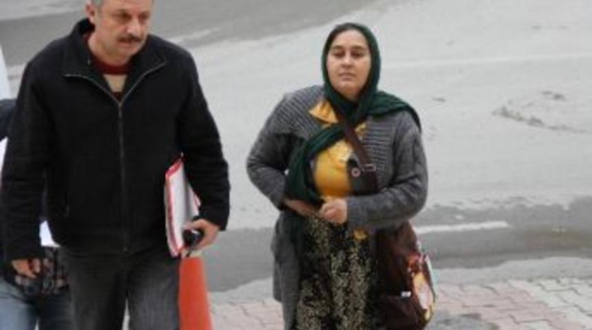 Hırsızlar &Ccedil;aldıkları Parayı Polis Aracına Sakladılar