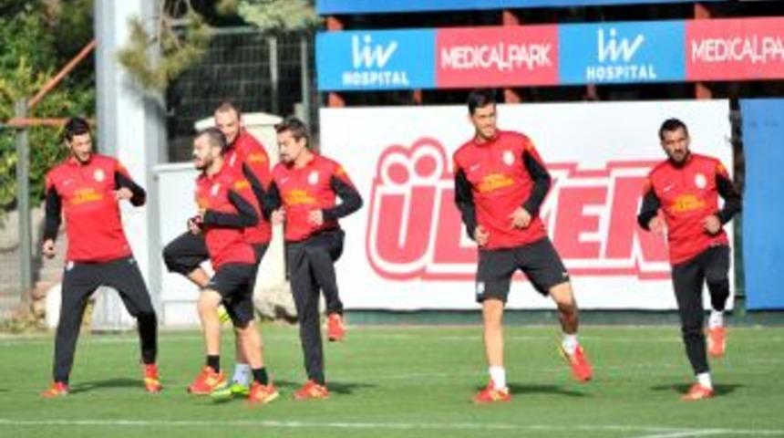 Galatasaray'da Kaleci Muslera Salonda &Ccedil;alıştı
