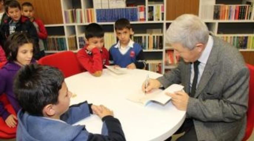 Kitap Sevgiye A&ccedil;ılan Kapımızdır