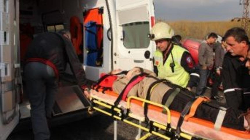 Takla Atan Otomobil 25 Metre S&uuml;r&uuml;klendi: 2 Yaralı