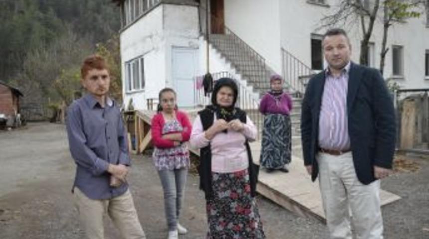 B&uuml;t&uuml;n Fertleri Zihinsel Ve Bedensel Engelli Olan Ailesi I&ccedil;in Yardım Bekliyor