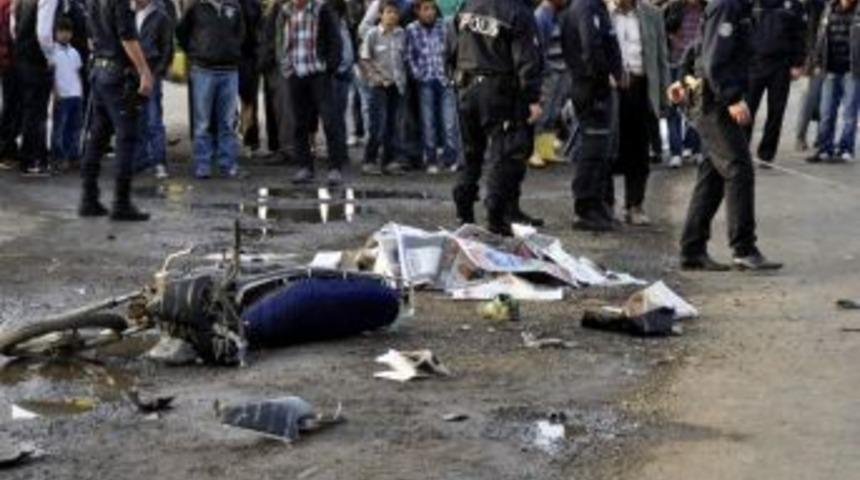 Motosikletle kamyonet &ccedil;arpıştı: 1 &ouml;l&uuml;, 1 yaralı