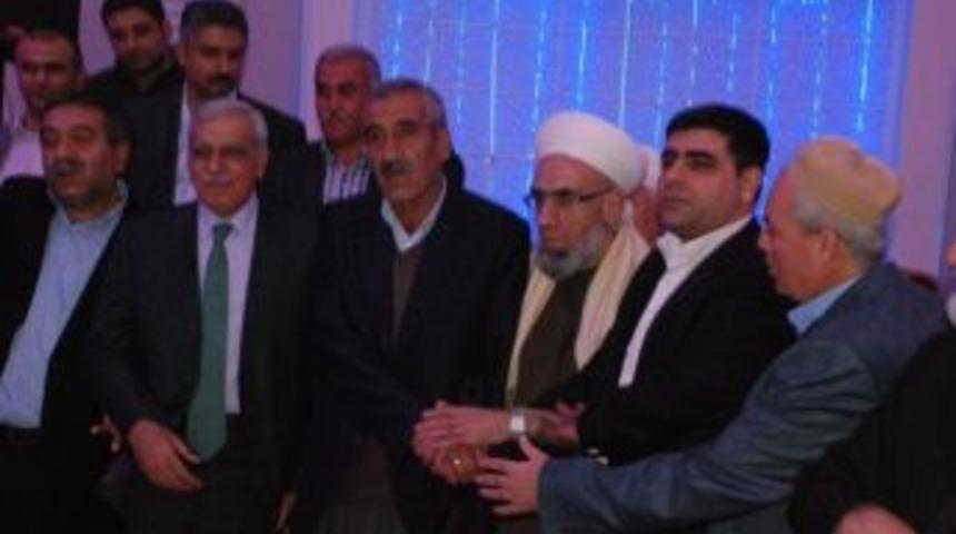 Ahmet T&uuml;rk Batman'da Kan Davalı İki Aileyi Barıştırdı