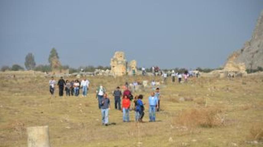 M&uuml;ze Idarecileri, Anavarza Antik Kenti&rsquo;nde