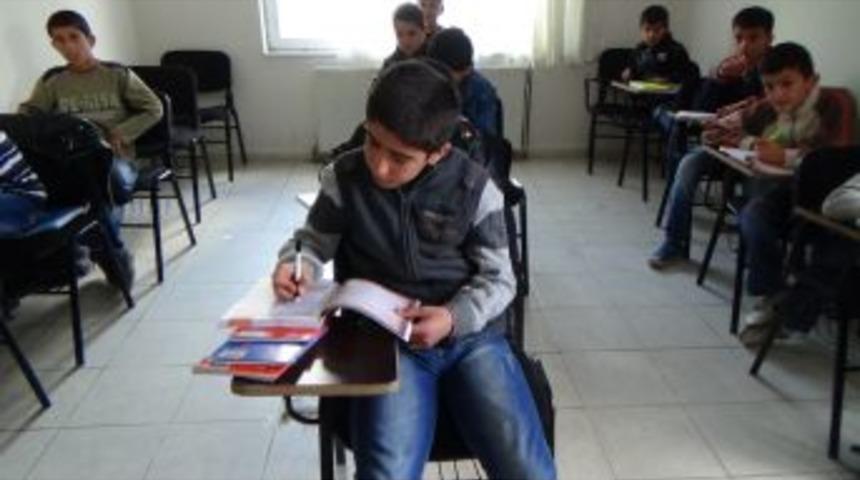 Hakkarili &Ouml;ğrenciler: Devlet Dershanemizi Kapatmasın, Geleceğimizi Karartmasın