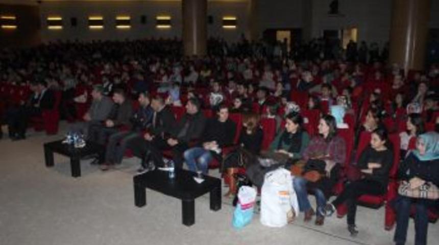 'Nasıl İşsiz Kalırım' Paneline &Ouml;ğrencilerden B&uuml;y&uuml;k Ilgi