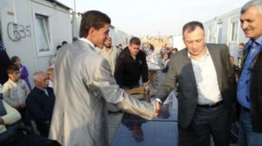 Suriyelilerin Kampında Nişan T&ouml;reni Yapıldı