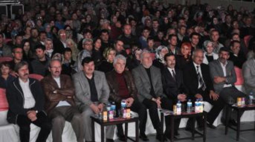 Dursun Ali Erzincanlı Okuduğu Şiirlerle Ağlattı