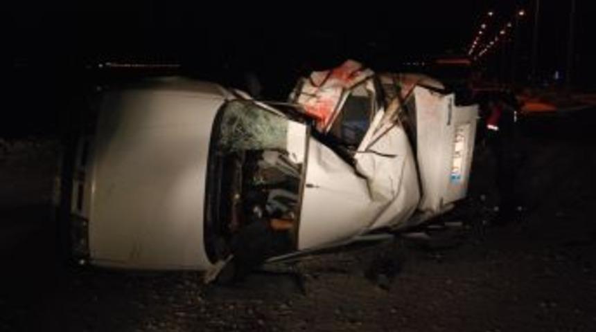 Balıkesir'de kaza: 2 &ouml;l&uuml;, 1 yaralı