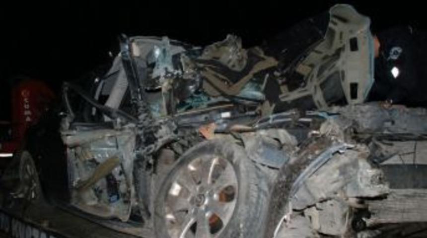 Aracın Ortadan Bi&ccedil;tiği Trakt&ouml;r S&uuml;r&uuml;c&uuml;s&uuml; Kazayı Yaralı Olarak Atlattı