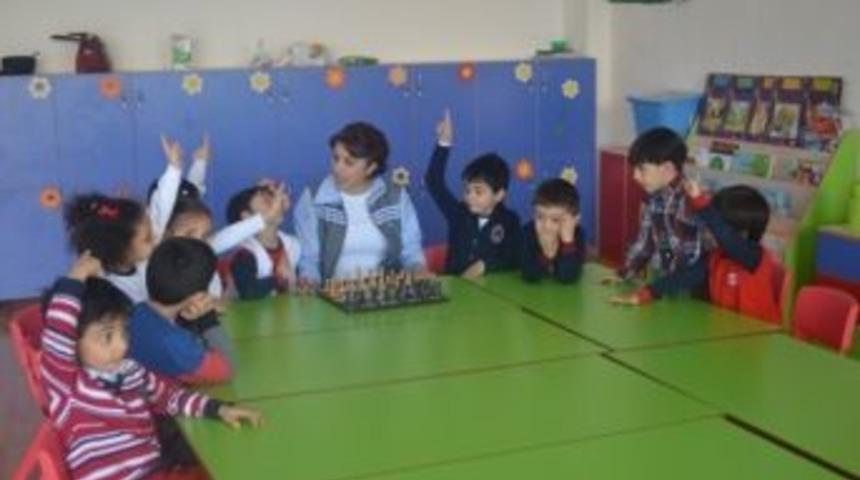 &Ouml;ğrenciler Hem &Ouml;ğreniyor Hem De Eğleniyor