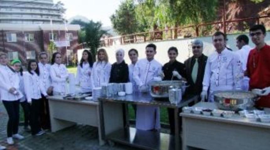 &Ouml;ğrencilerden Aşure Şenliği