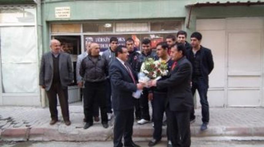 Ali Bakan: &ldquo;amat&ouml;r Sporculara Maddi Manevi Desteklerimiz Olacak&rdquo;