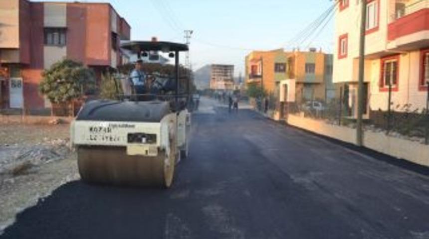 Kozan'da Asfaltlama &Ccedil;alışmaları Devam Ediyor