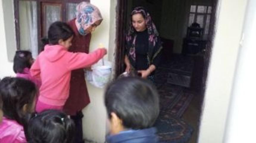 Sevgi Evleri&rsquo;nden Aşure Dağıtımı