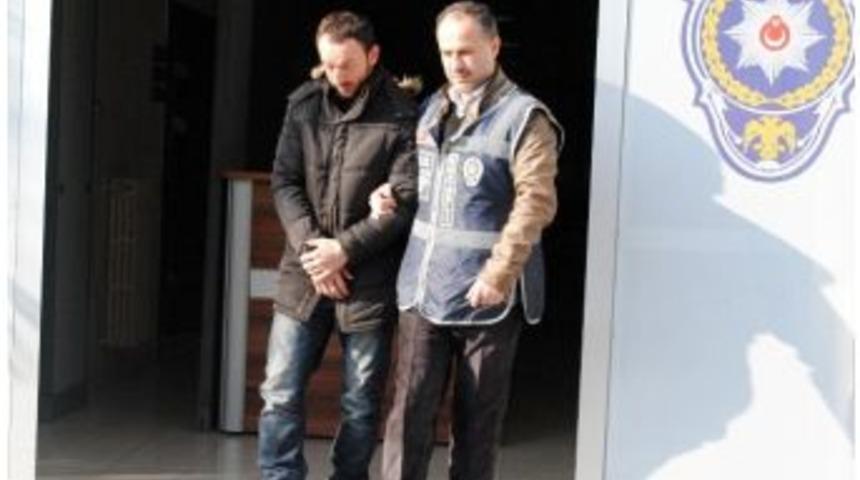 Alkol Alıp &Uuml;&ccedil; Kişiyi Bı&ccedil;akladı