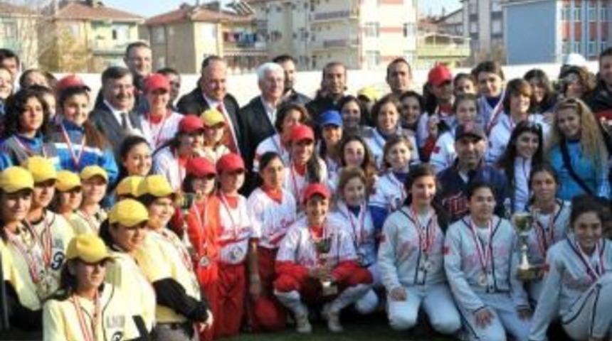 T&uuml;rkiye Softbol Şampiyonası Sona Erdi