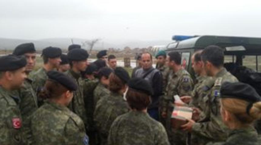 T&uuml;rk Askerleri, Kosova Askerlerini Patlayıcıya Karşı Eğitiyor