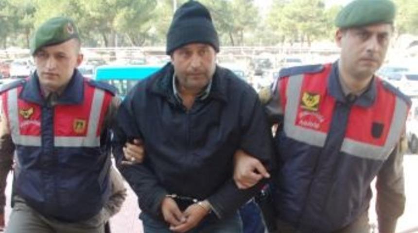 Koyunların Arasında K&ouml;ye Girerken Yakalandı