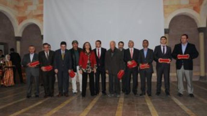 Kurbanla G&ouml;n&uuml;l K&ouml;pr&uuml;s&uuml; Kuranlara Teşekk&uuml;r Plaketi