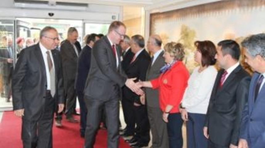 Duısburg Heyeti, Başkan G&uuml;zelbey&rsquo;i Ziyaret Etti