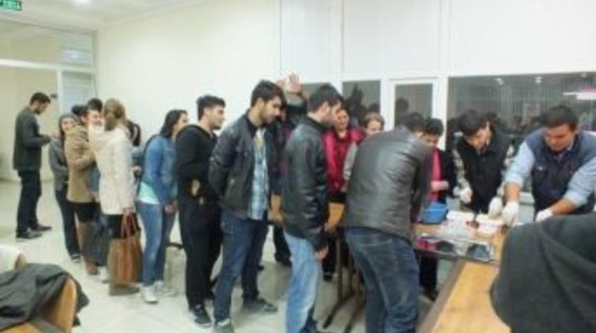 G&ouml;rdes'te 500 &Ouml;ğrenciye Aşure Dağıtıldı