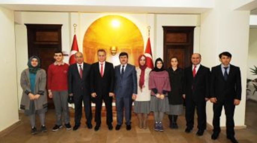 G&uuml;lbaharhatun'dan Vali &Ouml;z'e Ziyaret